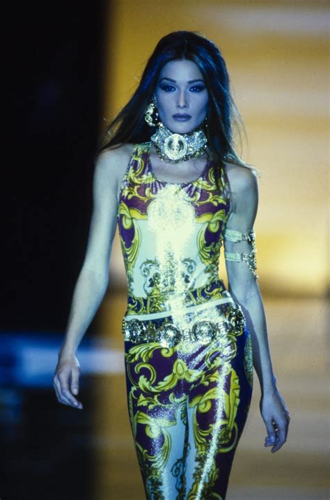 carla bruni sfilata versace|gianni versace catwalk.